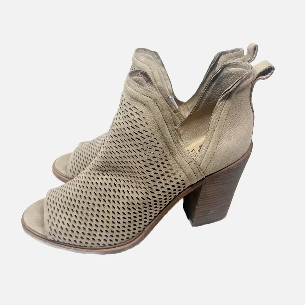 Vince Camuto vince camuto